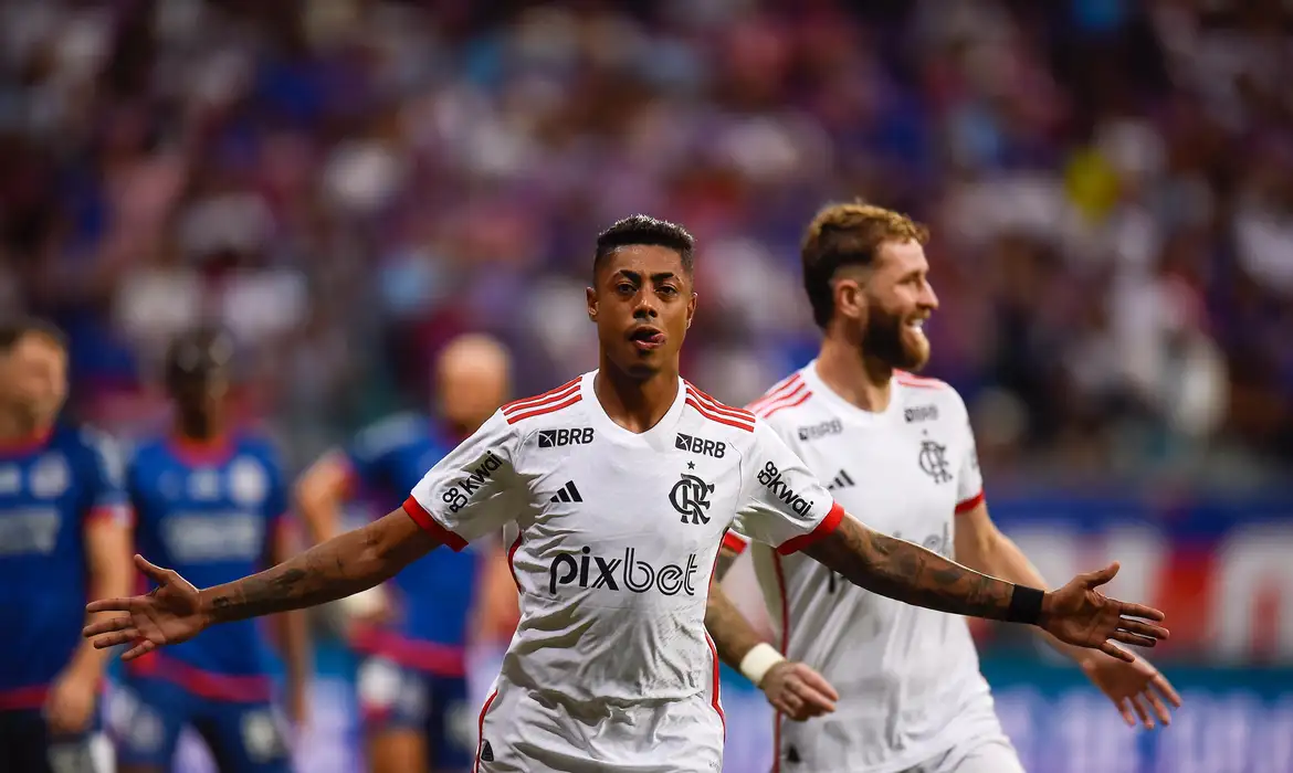 Flamengo sai na frente do Bahia em disputa por vaga na semi