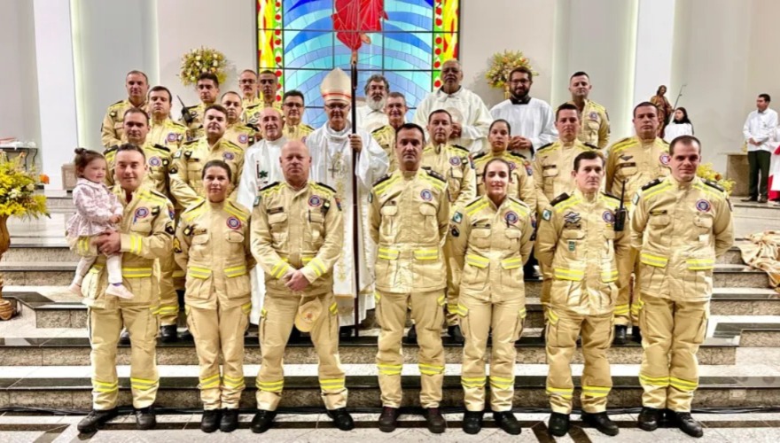 Novo Bispo de PG comemora os 85 anos do 2º Batalhão de Bombeiros Militar