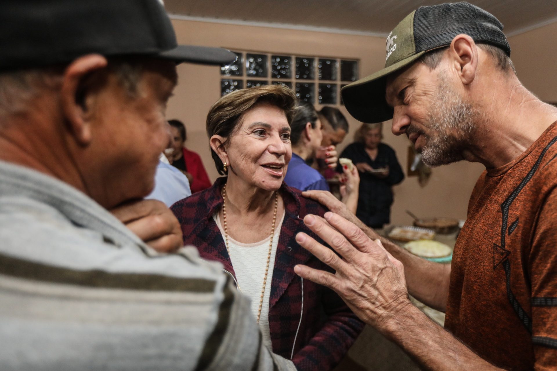 Prefeita Elizabeth visita bairros e se reúne com lideranças em várias regiões de PG