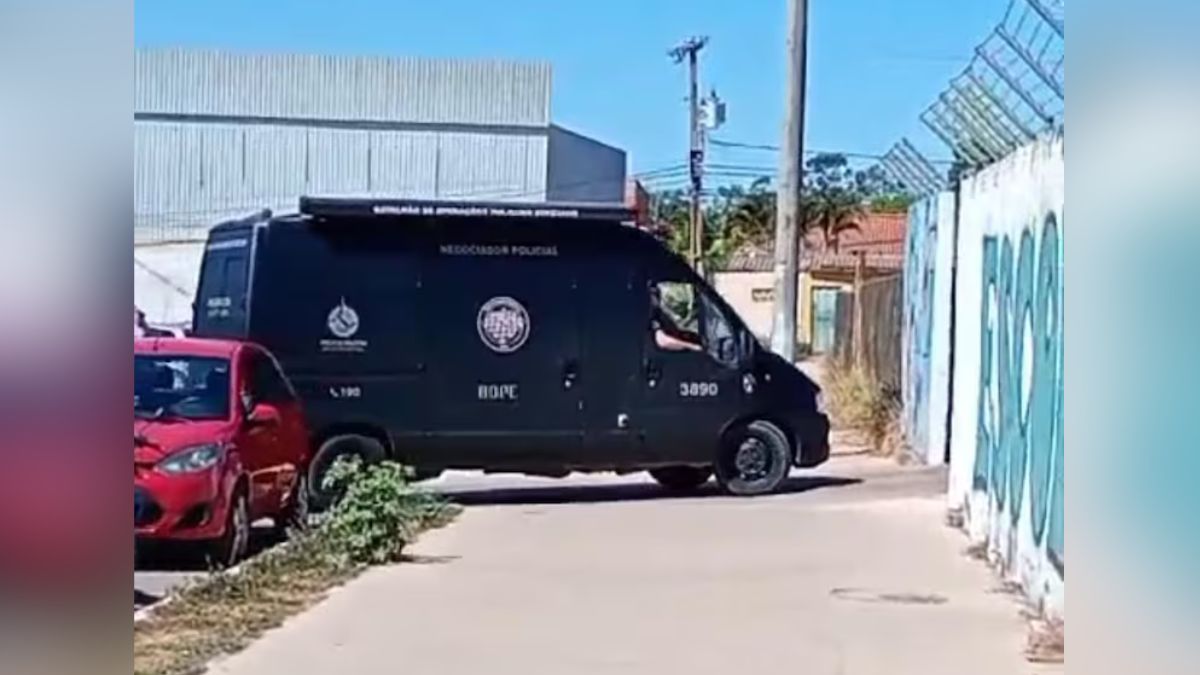 Aluno de 16 anos invade escola com faca e faz professora de refém