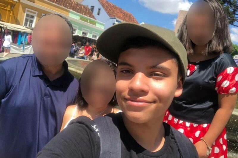 Quem era o jovem que morreu ao ser esfaqueado dentro de ônibus