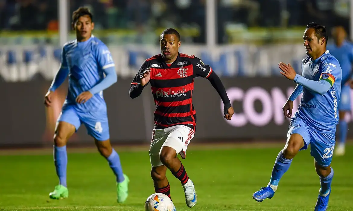 Flamengo avança na Libertadores mesmo com derrota para o Bolívar