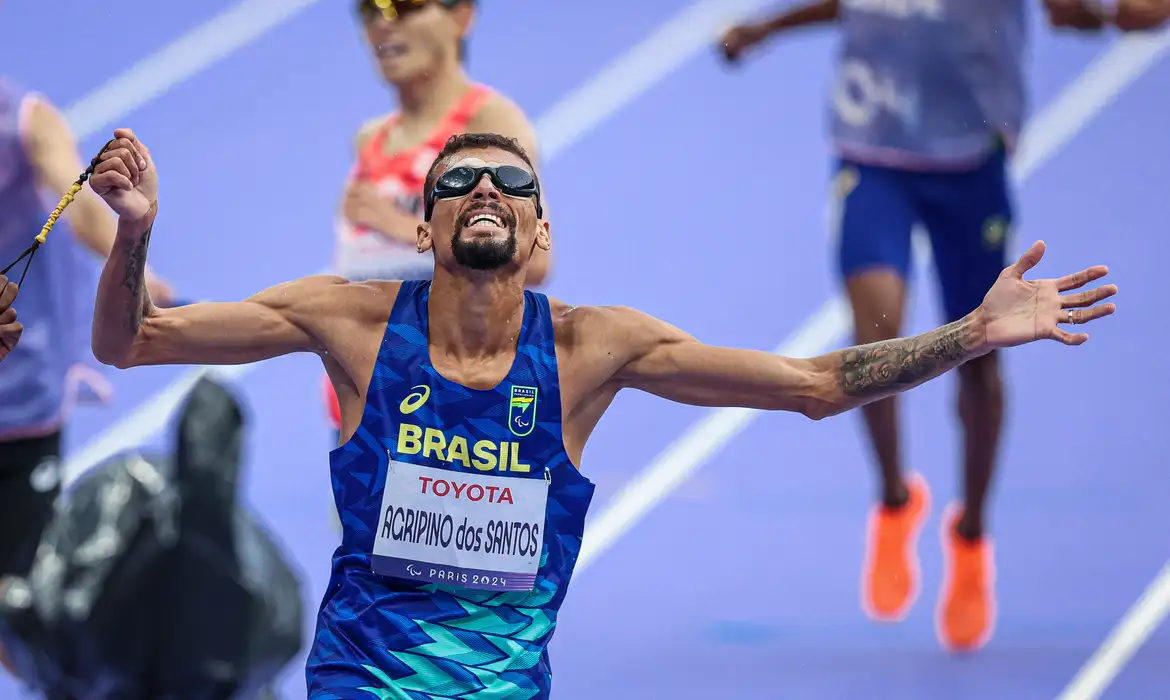 Júlio César Agripino é ouro e bate recorde mundial na corrida dos 5 km