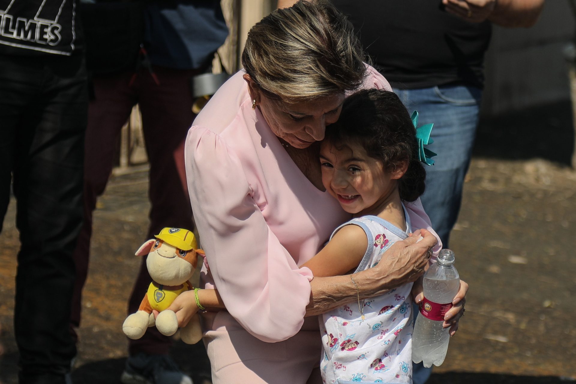 Prefeita Elizabeth faz caminhada pelos bairros de Ponta Grossa