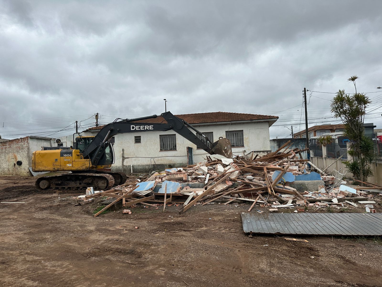 Elisangela celebra início das obras do mini hospital em Carambeí