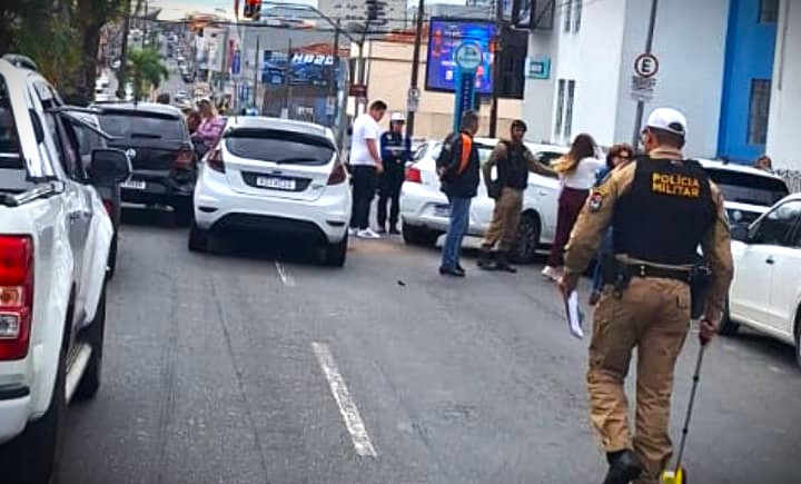 URGENTE:  Perseguição resulta em acidente entre cinco carros em Ponta Grossa