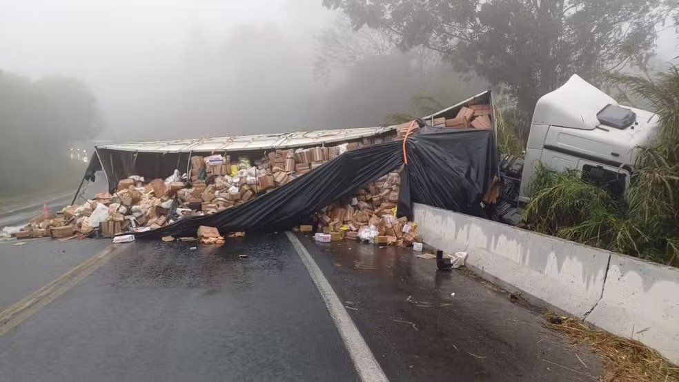 Cargas são saqueadas durante resgate a vítimas e bombeiros sofrem ataques no Paraná: entenda as penalidades