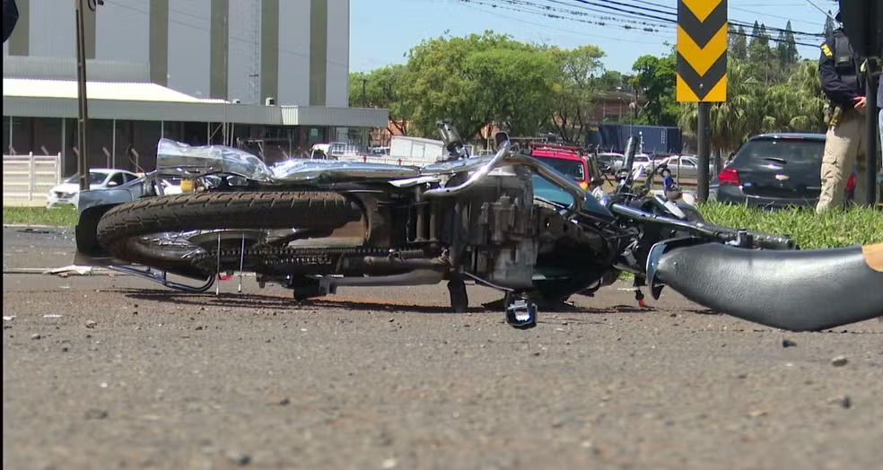 Adolescente morre após ser atingido por carro de traficante em fuga