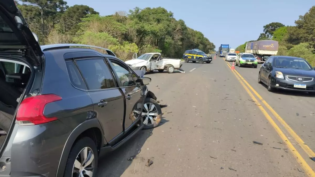 Trágico acidente entre dois carros mata uma pessoa na BR-277