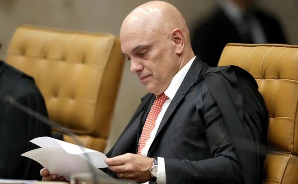 Ministro Alexandre de Moraes mantém bloqueio do X até que multas sejam pagas