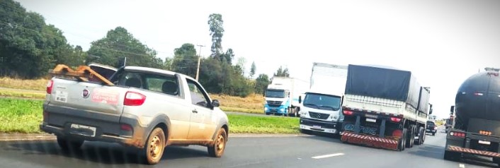 URGENTE: Caminhoneiro embriagado é preso após ser flagrado na contramão em PG