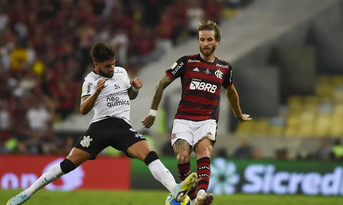 Flamengo e Corinthians começam a jogar por vaga na final