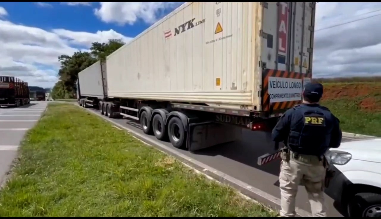 Vídeo: PRF flagra carreta com mais de 18 toneladas de excesso de peso em Ponta Grossa