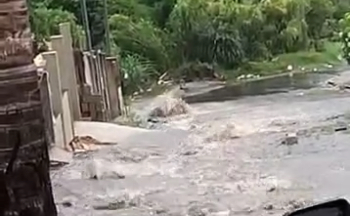 Chuvas fortes causam alagamentos e transtornos em Ponta Grossa e Carambeí