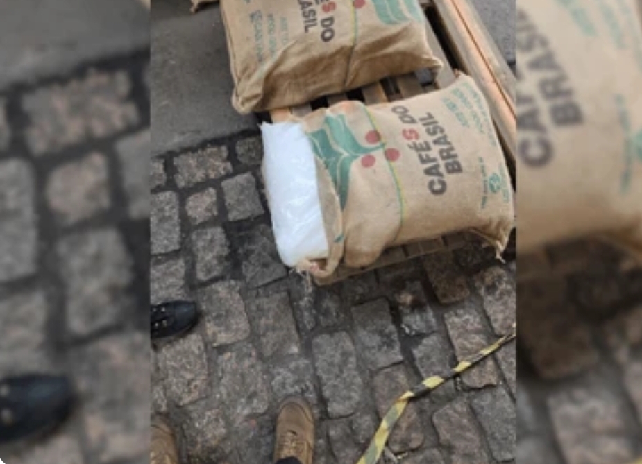 PRF apreende quase 800 kg de cocaína escondidos em sacos de café