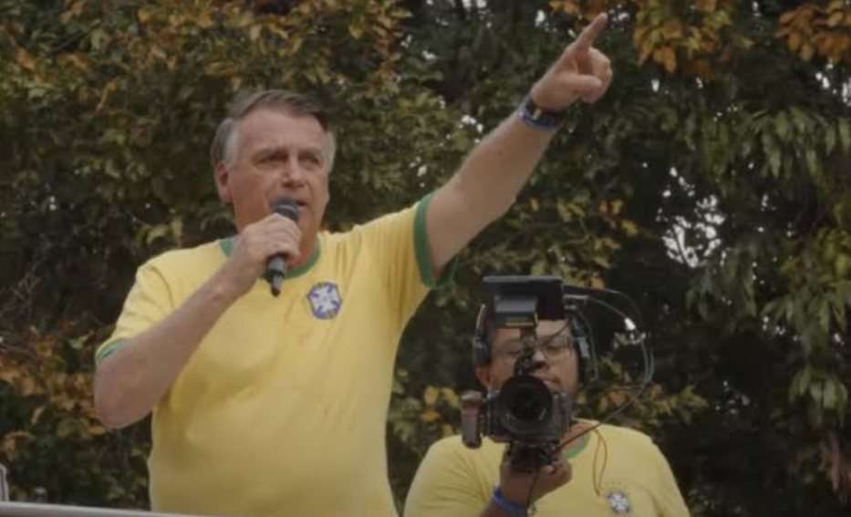 Bolsonaro manda PL expulsar deputado que fez campanha para petista