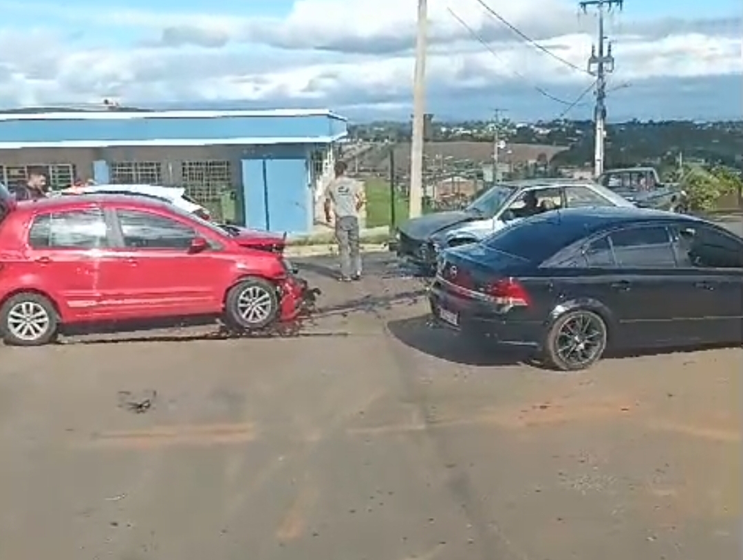 URGENTE: Acidente entre carros deixa o trânsito lento em Ponta Grossa 