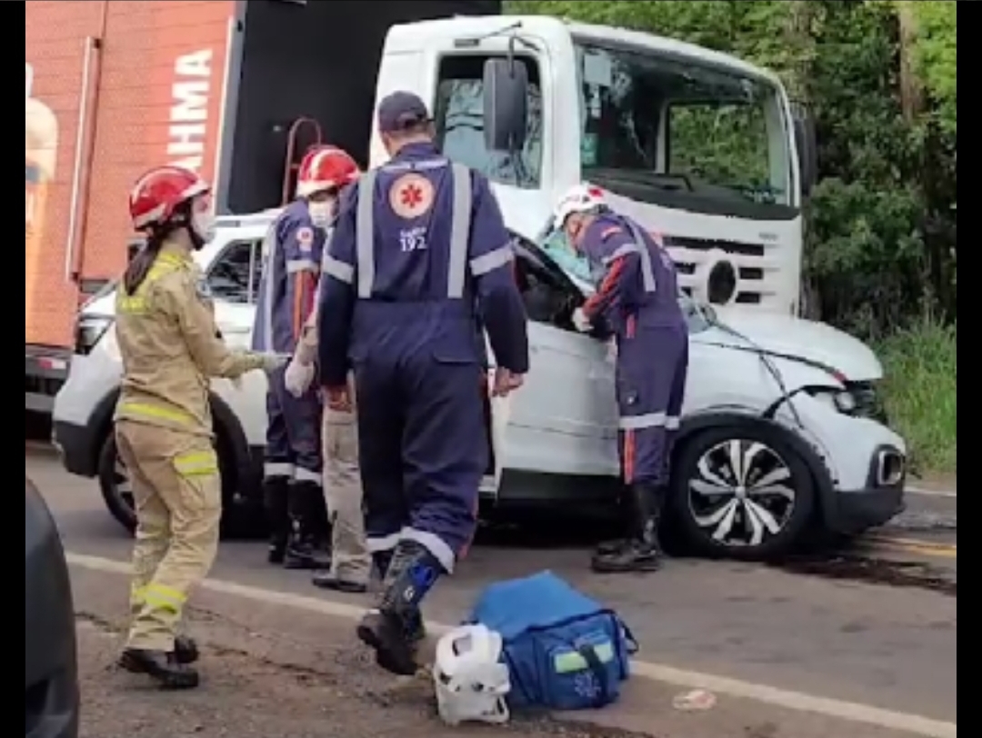 Vídeo: Trágico acidente mata duas pessoas