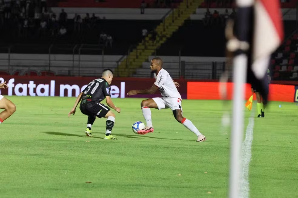 Operário divulga nota acerca de arbitragem no jogo; “total repúdio”