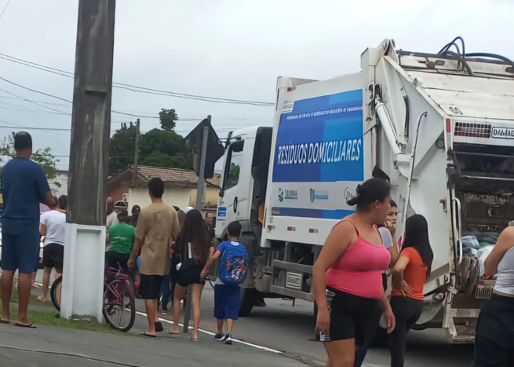 Menino de apenas cinco anos morre atropelado por caminhão de coleta de lixo