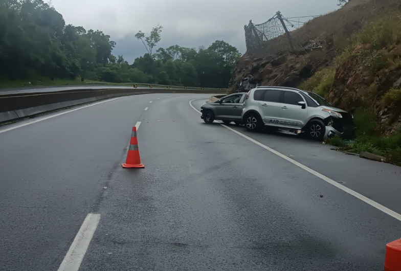 Homem morre ao ser atropelado durante troca de pneu na BR-376