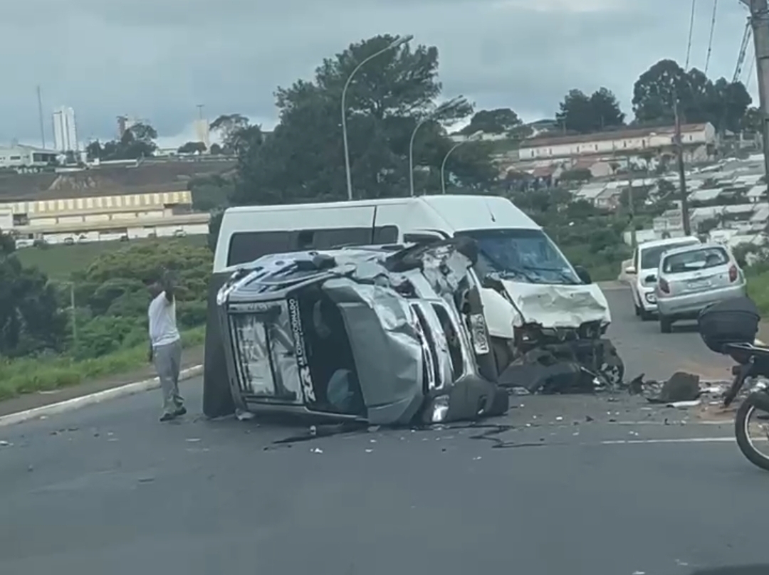 URGENTE: Grave acidente deixa quatro vítimas feridas em Ponta Grossa