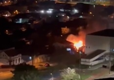 Incêndio destrói casa no centro de Ponta Grossa