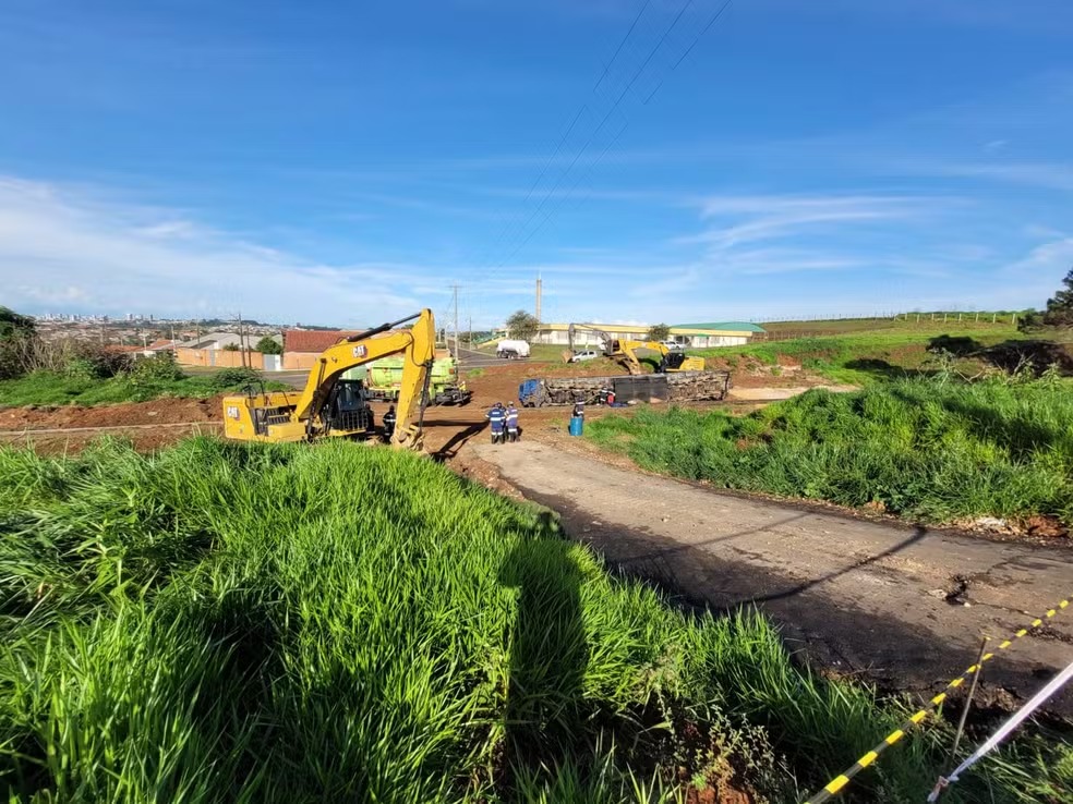 Deslizamento de terra provoca descarrilamento de trem em Ponta Grossa