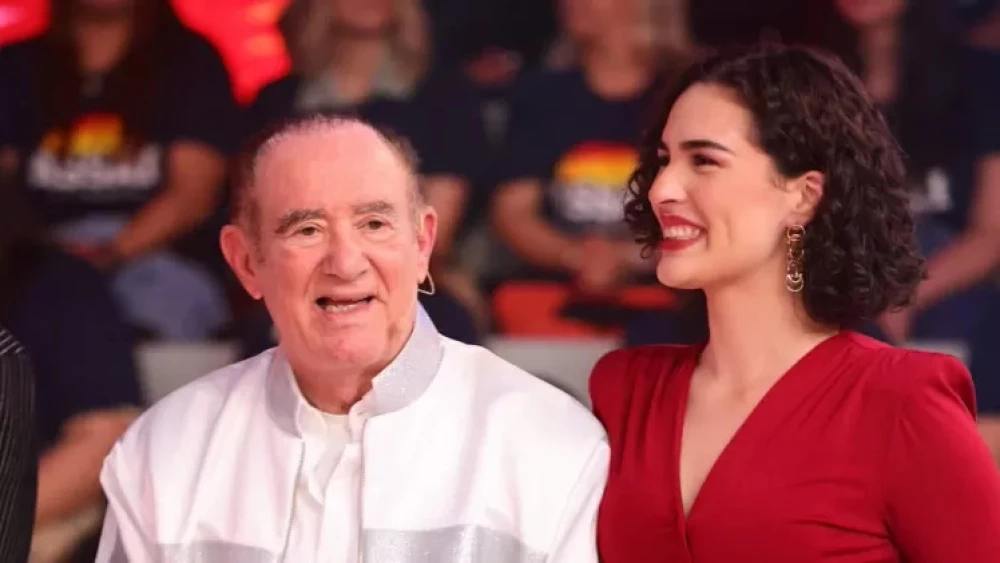 Renato Aragão se emociona ao estrear no Teleton aos 89 anos