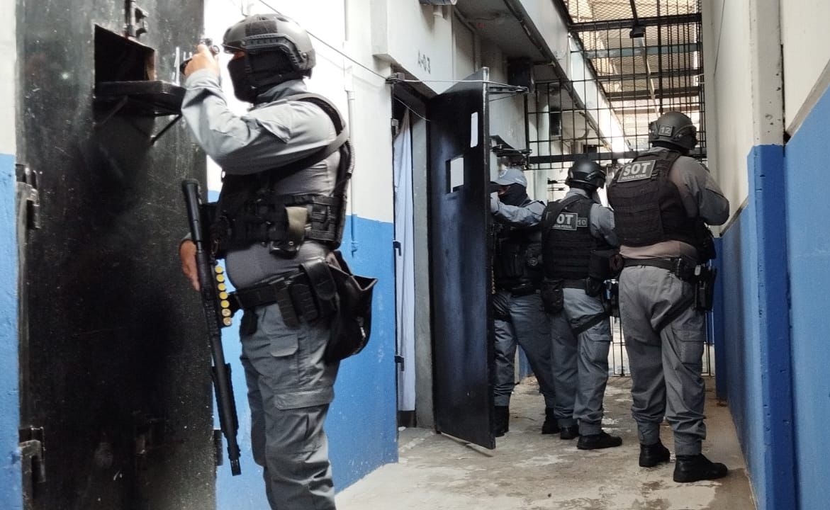 Polícia Penal realiza operação no ‘Hildebrando’ e outras cadeias no PR