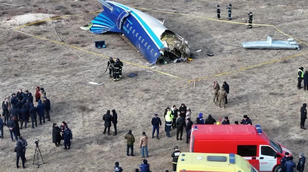 Relatos de passageiros sugerem causas do desastre aéreo no Cazaquistão