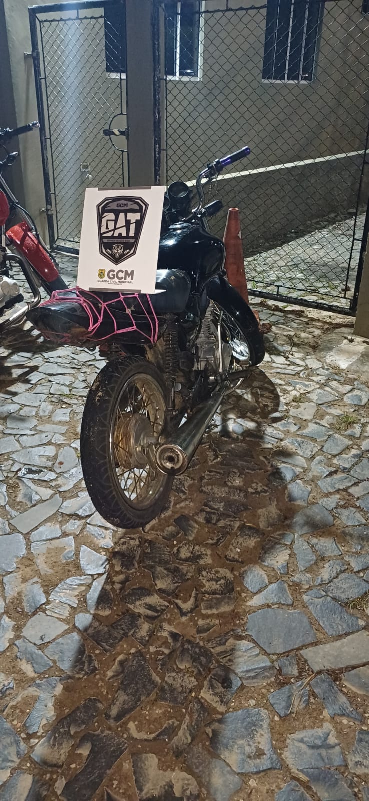 Motociclista é preso pela GCM após realizar manobras perigosas e dar fuga em Ponta Grossa