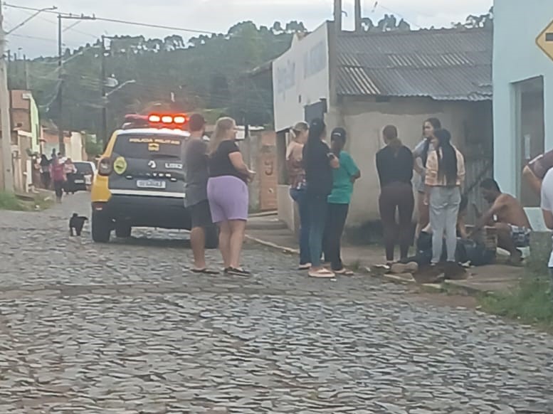 Homem fica gravemente ferido após ser esfaqueado em frente de bar em Jaguariaíva