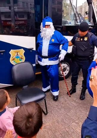 ‘Guarda Noel’ distribui doces para 500 crianças