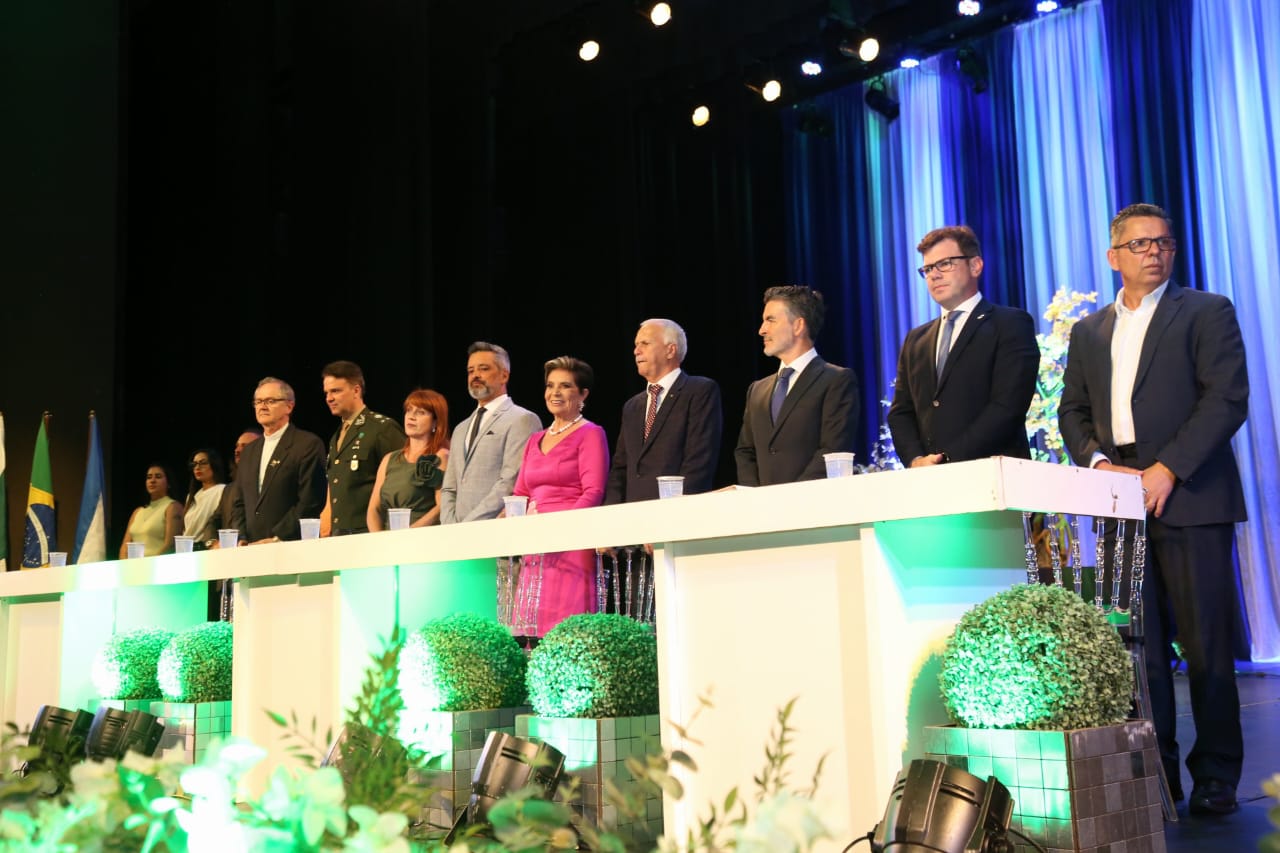 Cerimônia de posse inicia mandato 2025-2028 de Elizabeth Schmidt em Ponta Grossa