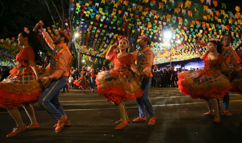 Festa popular preferida do brasileiro é a junina, e não o carnaval, diz estudo