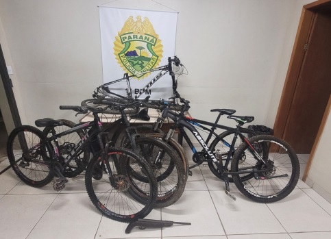 Homem é preso com arma de fogo e bicicletas furtadas em PG