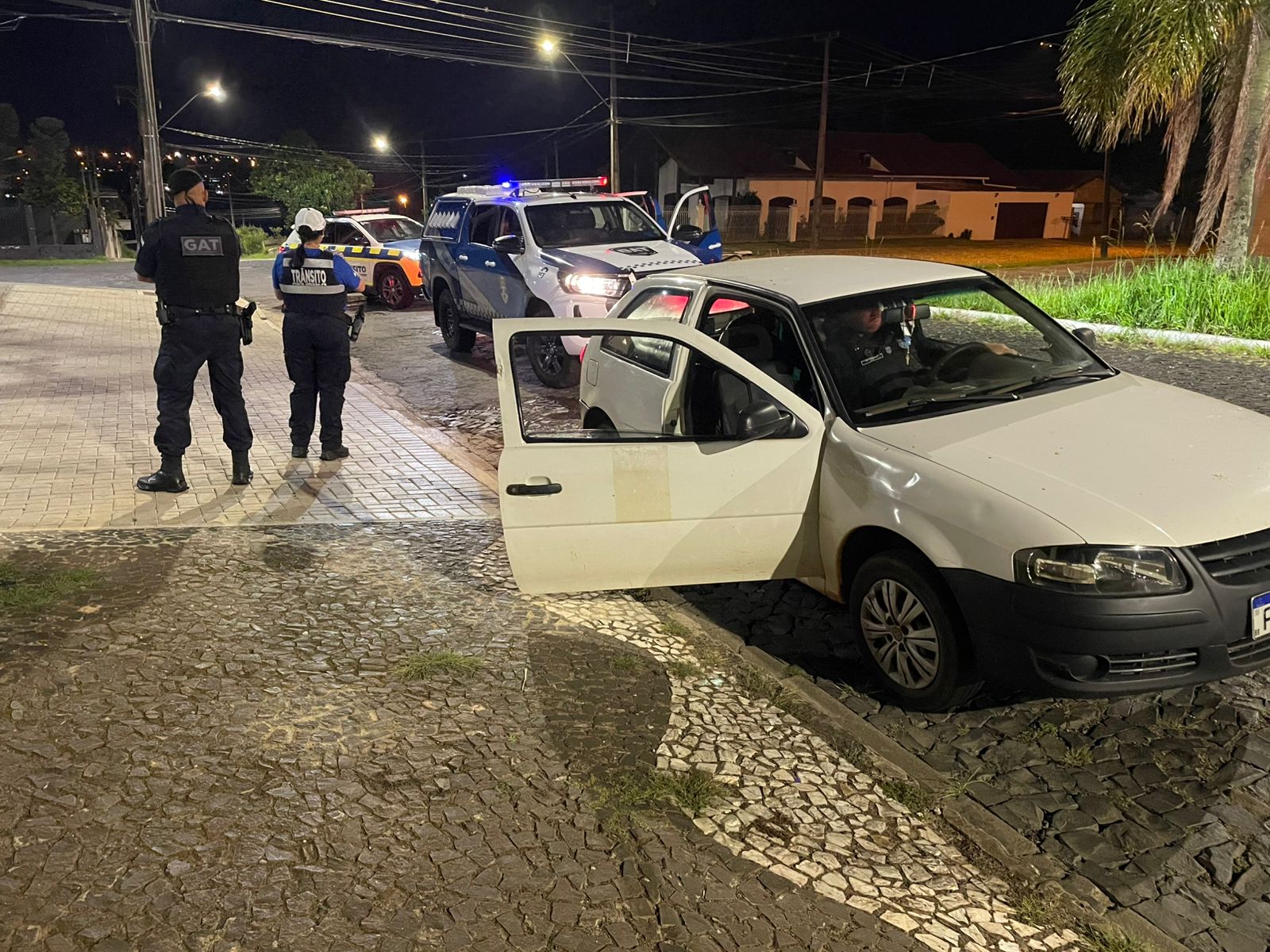 Condutor é preso após realizar zigue-zague na frente de viatura e ser flagrado dirigindo embriagado em PG