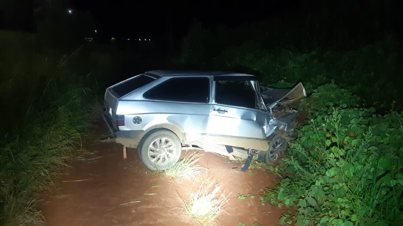 Homem morre após carro colidir contra um barranco na BR 153 em Imbituva