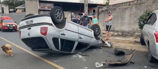 Jovem fica ferida após capotamento no bairro Órfãs