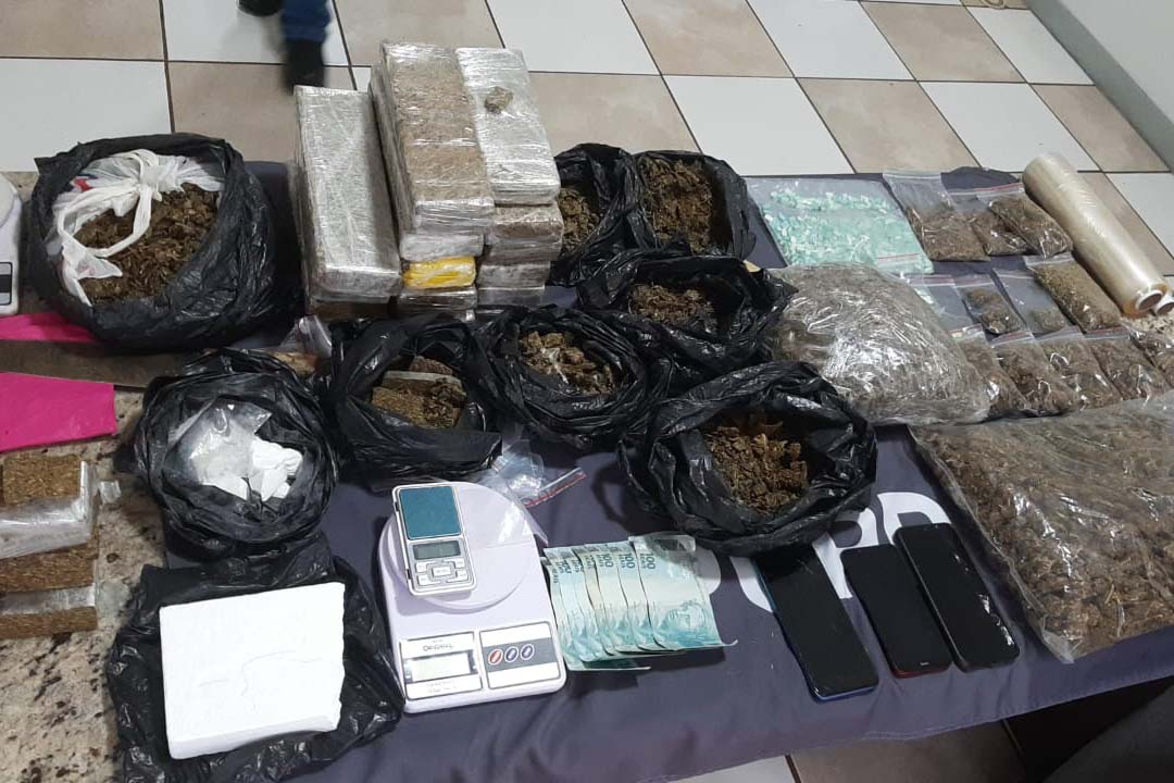 Polícia Civil prende seis pessoas em operação contra delivery de drogas no PR