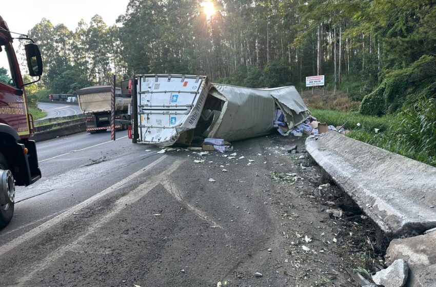 Caminhoneiro de PG morre após grave acidente no norte do Paraná