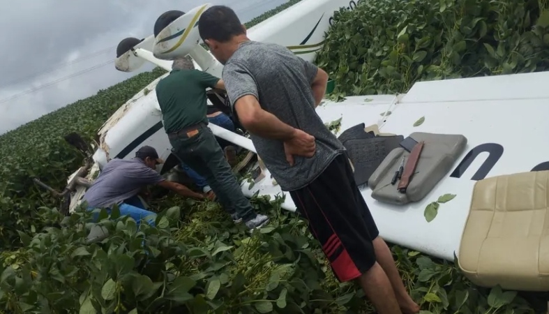 Avião cai na cidade de Reserva (PR)