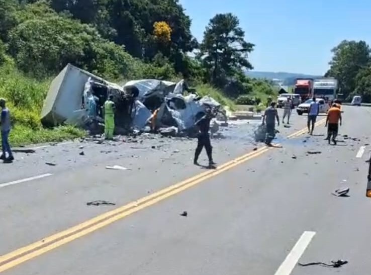 Grave acidente mata uma pessoa e fere outras na BR-277