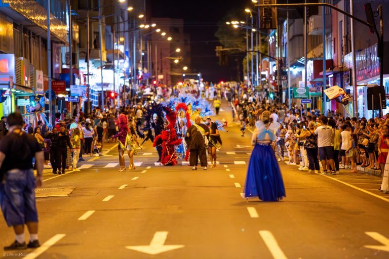 Desfile das escolas de samba é destaque do Carnaval 2025 em PG