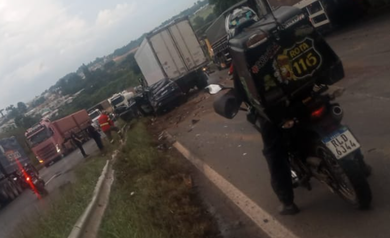 AGORA: Grave acidente na BR 376 próximo ao viaduto do bairro Santa Paula em PG