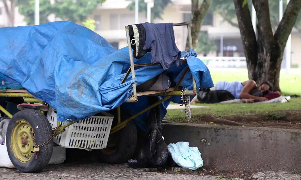 Mais de 335 mil pessoas vivem em situação de rua no Brasil, aponta Observatório