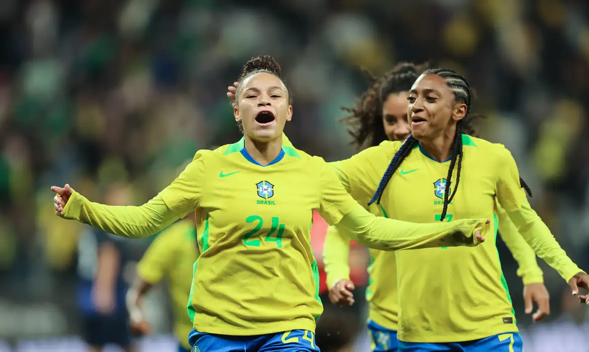 Seleção feminina derrota Japão no frio paulistano