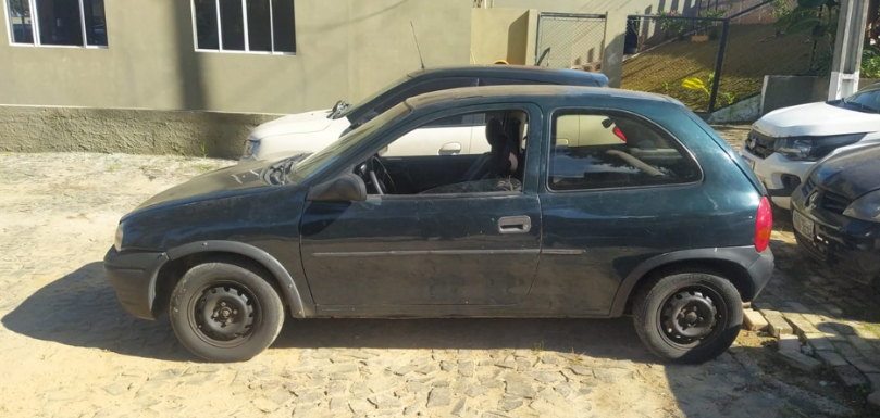 Mulher é flagrada com carro furtado e motor adulterado em Ponta Grossa