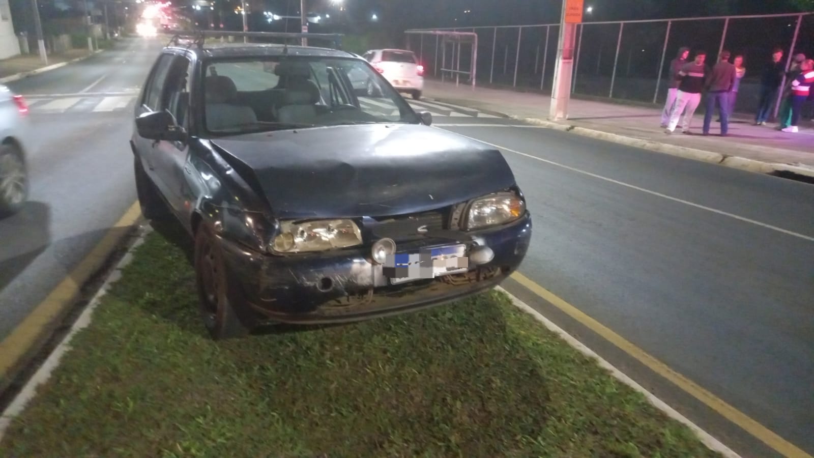 Condutor embriagado provoca colisão na Avenida Carlos Cavalcanti